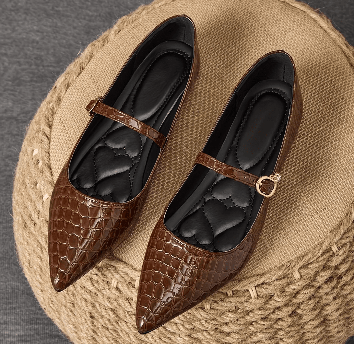 Flat shoe